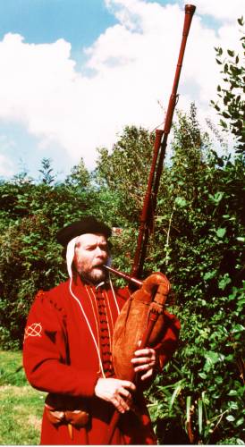 Flemish pipes after Bruegel's paintings